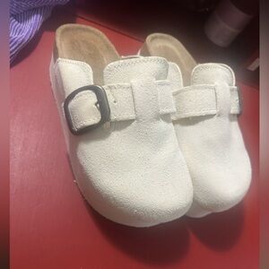 Cushionaire Woman’s  Sz 6 1/2 White Suede Buckle Shoes
